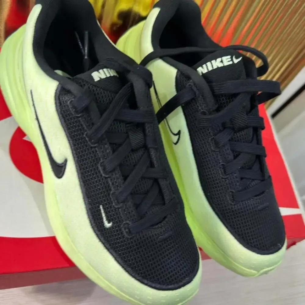 Nike Uplift SC GS Black Metallic Silver Sneakers – Youth Size 4Y